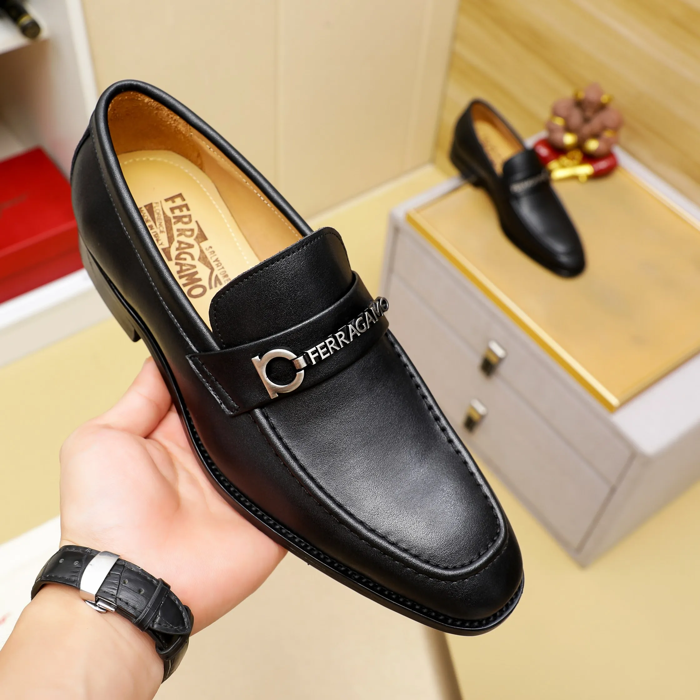 Men's shoes 💰460 🕷🕷🐂【Ferragamo】Ferragamo Popular fashion leather shoes🇨🇳Official website counter 1:1 production, original mold opening💯Good quality can be seen, imported high-end first-layer waxed calfskin, water-dyed🐂leather lining🌿very clear texture, high-quality waterproof, non-slip and wear-resistant outsole🎋high quality and low price, truly handmade🍓2 colors available! Code number 38-44……(45.46.Customized)